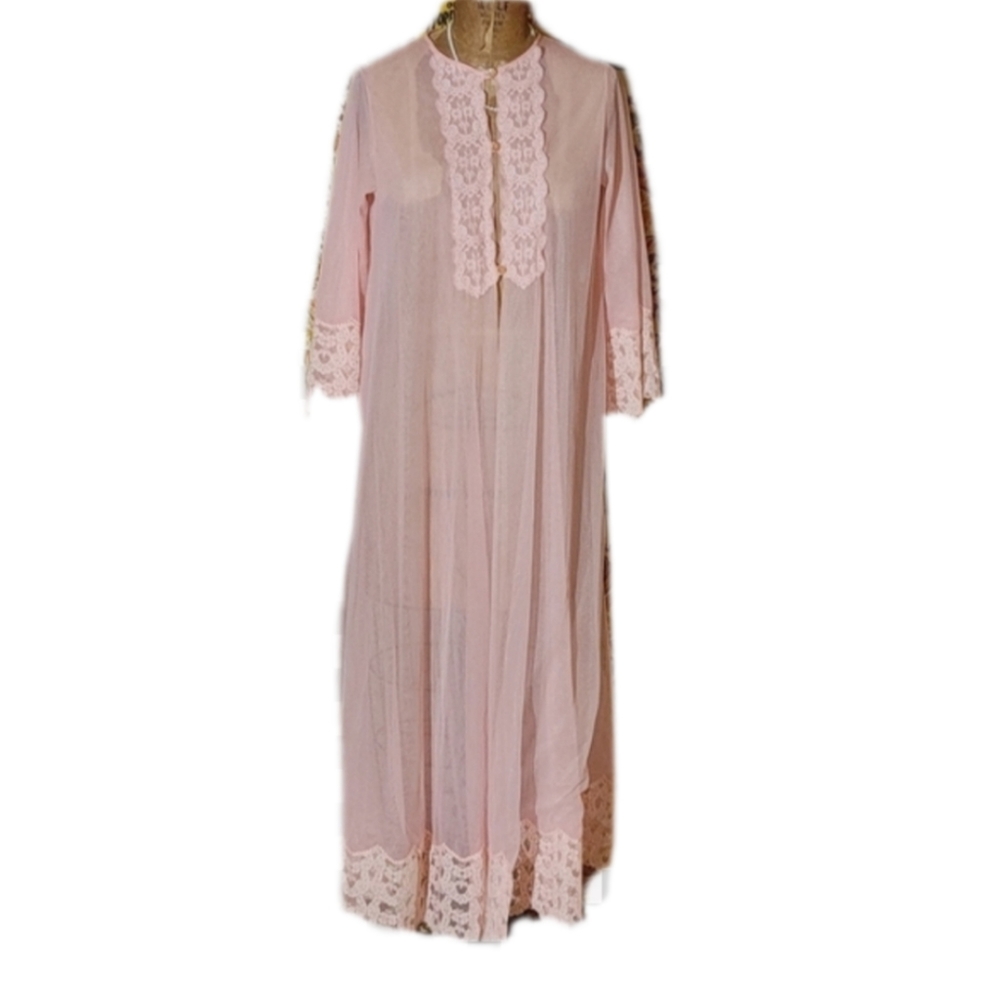 Vintage 1960 pink lacy robe